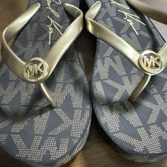 Michael Kors Jet Set Signature Flip Flops Brown/Gold Logo Rubber Sole Women 10M - Picture 8 of 9